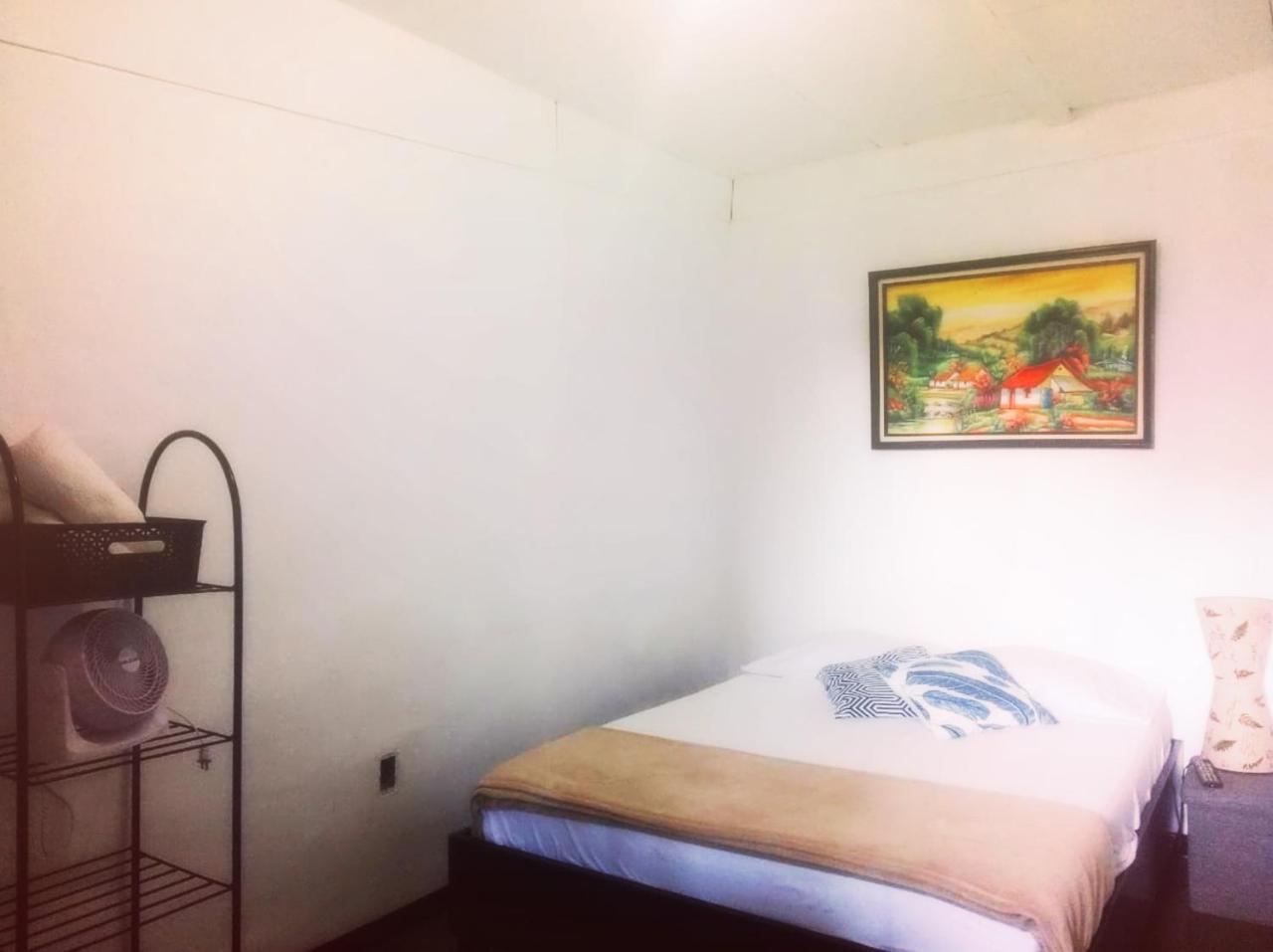 Hostel Trotamundos Alajuela Exterior photo