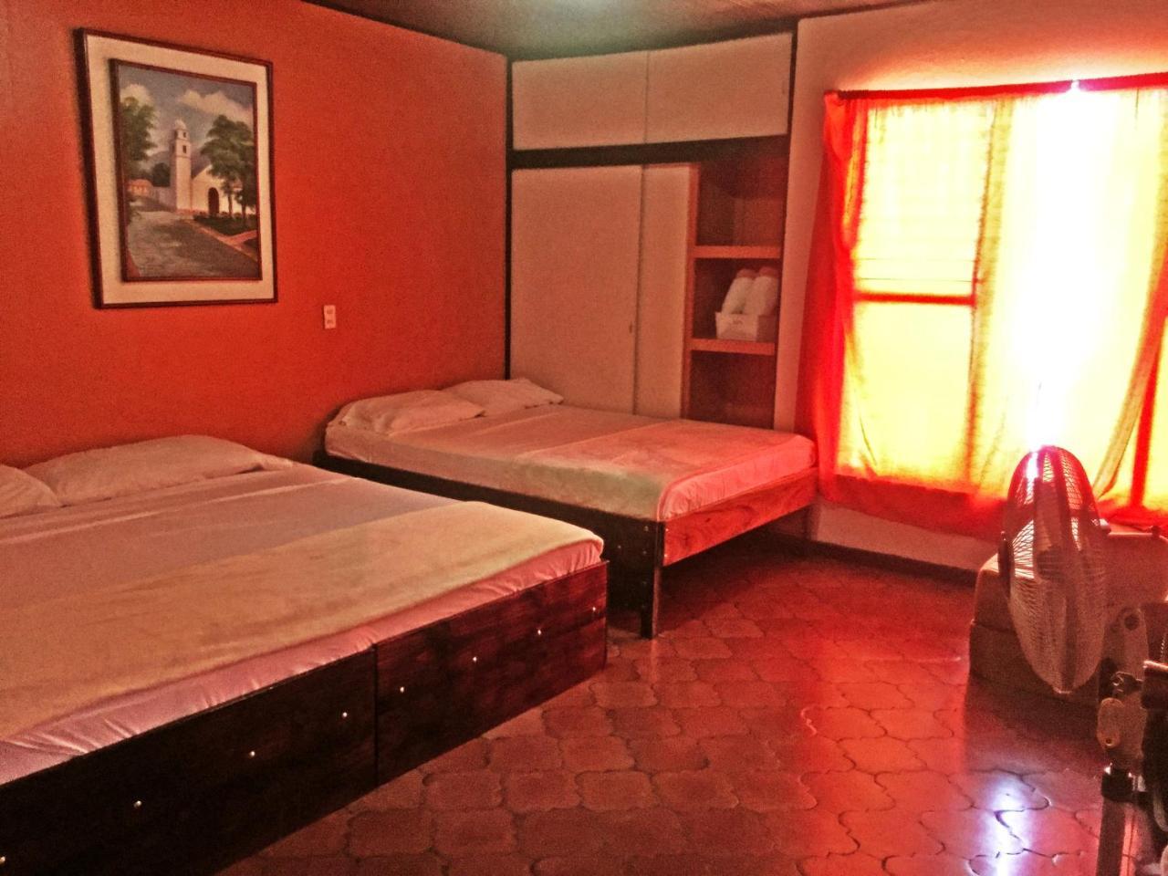 Hostel Trotamundos Alajuela Exterior photo